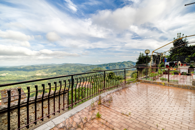 Appartamento con terrazzo vista Rocca 30