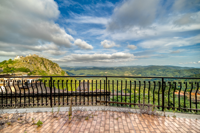 Appartamento con terrazzo vista Rocca 36