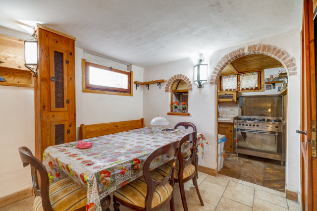Villa indipendente da ristrutturare 13