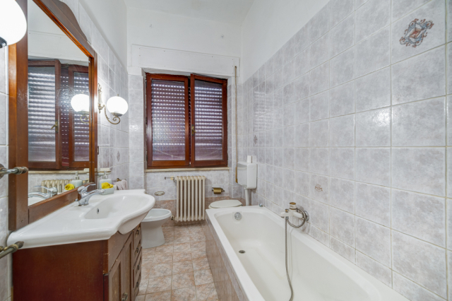 Villa indipendente da ristrutturare 21