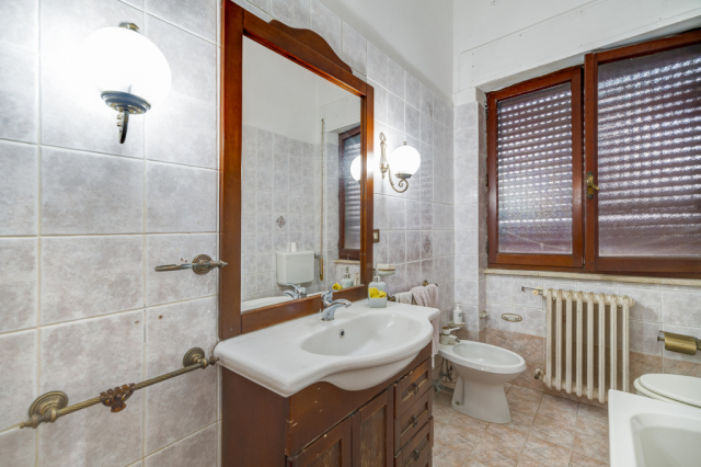 Villa indipendente da ristrutturare 22