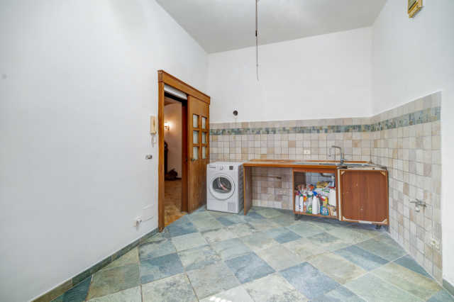 Villa indipendente da ristrutturare 25