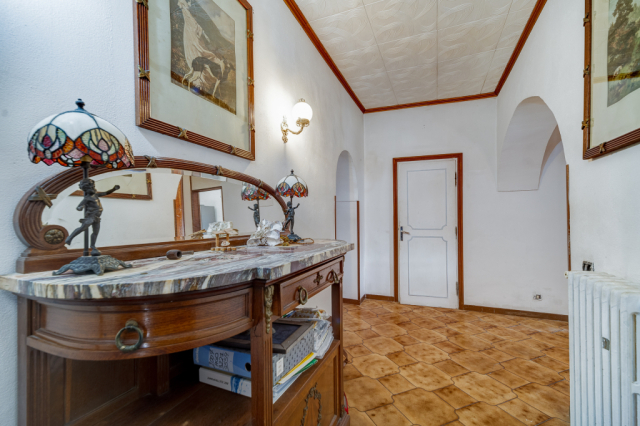 Villa indipendente da ristrutturare 36