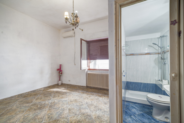 Villa indipendente da ristrutturare 37