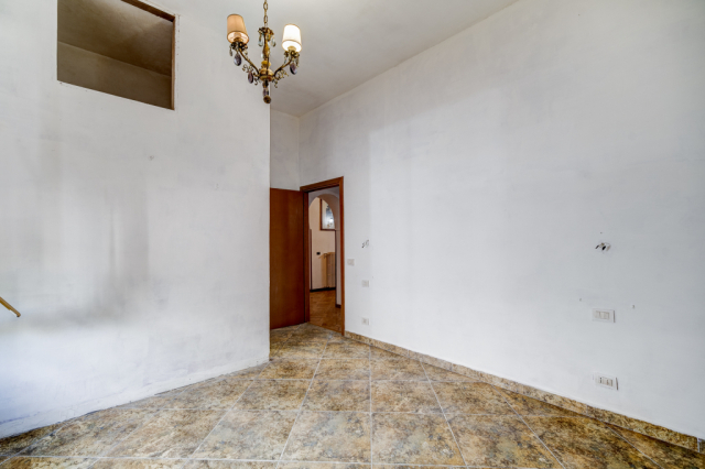 Villa indipendente da ristrutturare 38