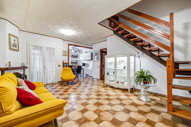 Villa a schiera a San Gordiano con garage 24