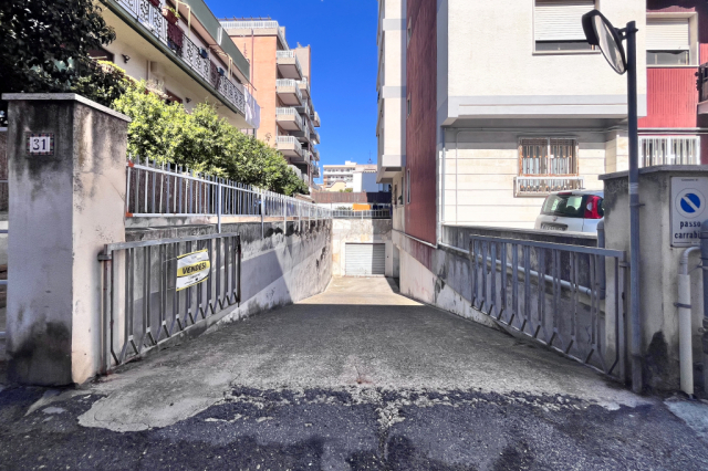 Garage doppio accesso semicentrale 4
