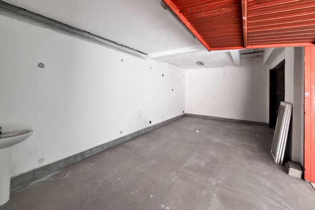 Garage doppio accesso semicentrale 7