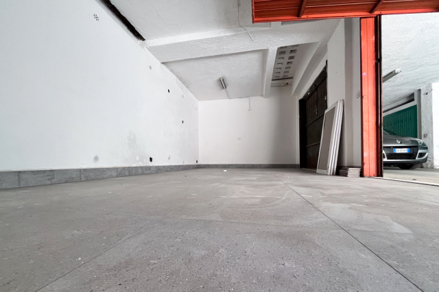 Garage doppio accesso semicentrale 9
