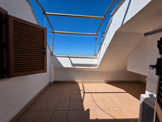 Bilocale Panoramico con Terrazzino Vista Mare 5