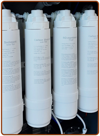 Refrigeratore colonnina osmosi inversa 3 vie acqua fredda, calda e fredda frizzante 6-13,5 lt./h.
